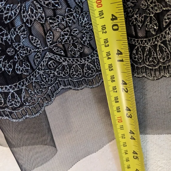 Elegant Laura Plus Black Lace Midi Dress Size Based On Measurements size 16 - Picture 7 of 8